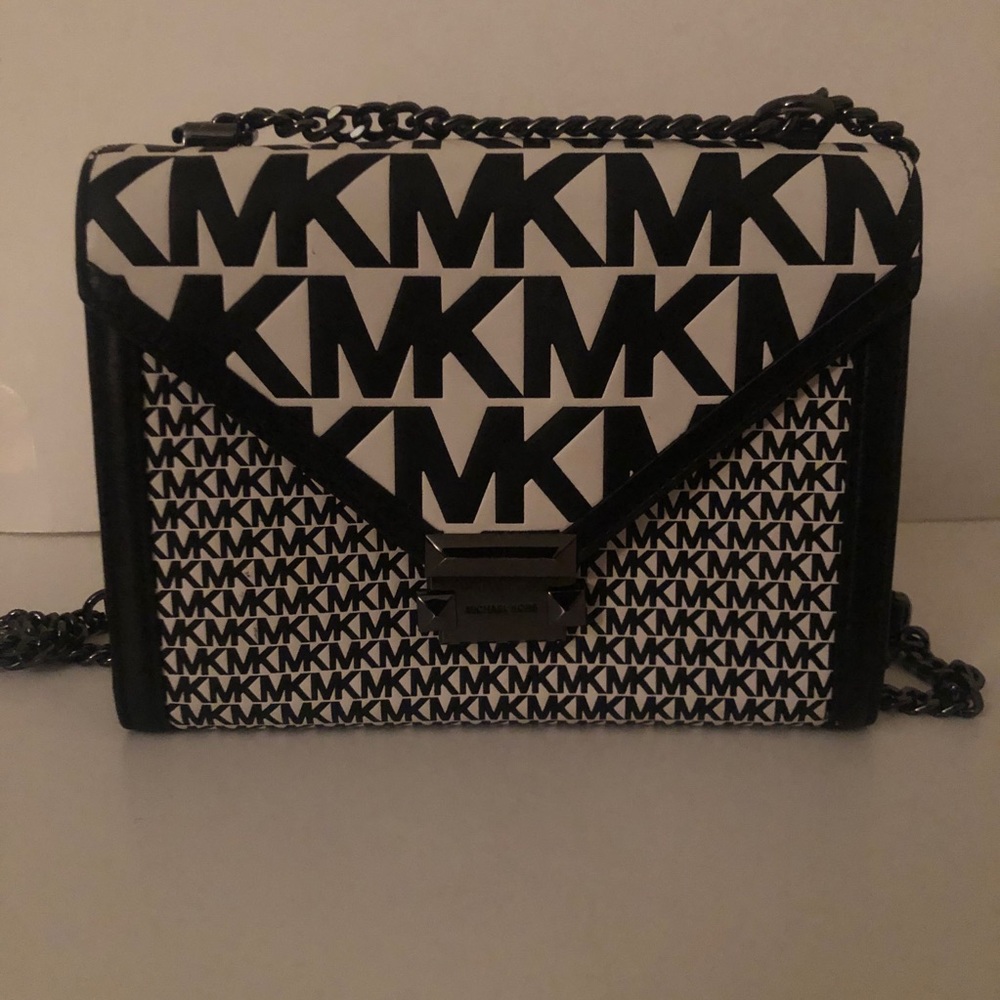 Micheal Kors Small chain handbag